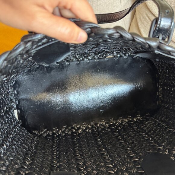 Bottega Veneta Lido Limited-Edition Medium woven Intrecciato Leather Tote - Picture 10 of 12